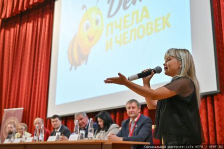 Геннадий Зюганов: Пчеловодство - самое удивительное и любимое занятие