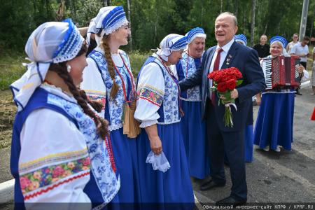 Геннадий Зюганов посетил музей-усадьбу Спасское-Лутовиново