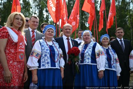 Геннадий Зюганов посетил музей-усадьбу Спасское-Лутовиново