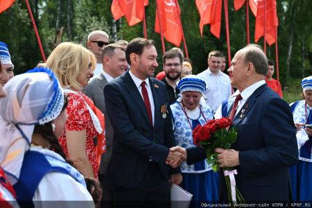 Геннадий Зюганов посетил музей-усадьбу Спасское-Лутовиново