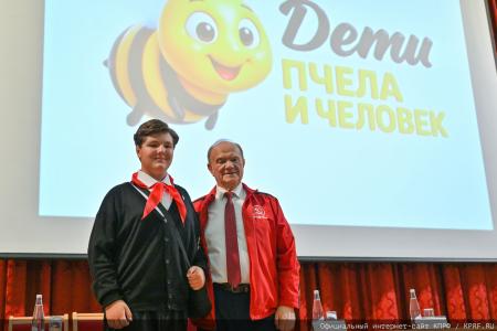 Геннадий Зюганов: Пчеловодство - самое удивительное и любимое занятие