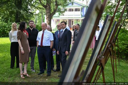 Геннадий Зюганов посетил музей-усадьбу Спасское-Лутовиново