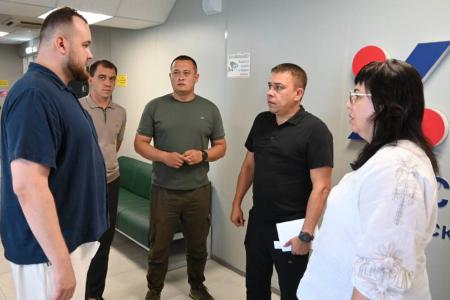 Сенатор Айрат Гибатдинов проверил ход приёмной кампании в вузах Херсонской и Запорожской областей