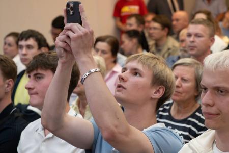 Юрий Афонин и Валентин Коновалов встретились с жителями Свердловской области