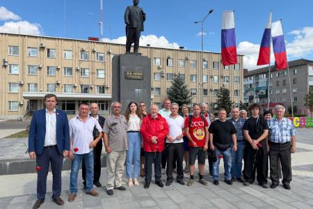 Дефицит федерального бюджета и жирующая олигархия, дорожающее топливо и очереди на заправках, сгоревшие дома и проблемы воды из-за чванства чиновников Россетей. Сергей Обухов подвёл итоги рабочей поездки в Воронежскую область