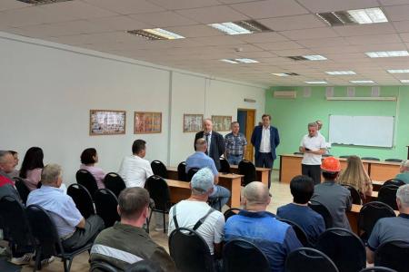 Дефицит федерального бюджета и жирующая олигархия, дорожающее топливо и очереди на заправках, сгоревшие дома и проблемы воды из-за чванства чиновников Россетей. Сергей Обухов подвёл итоги рабочей поездки в Воронежскую область