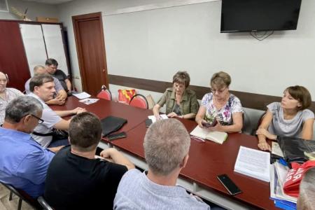 В Саратовском областном комитете КПРФ состоялось совещание, посвящённое подготовке к предстоящим выборам депутатов Государственной Думы и органов местного самоуправления, которые пройдут 20 сентября