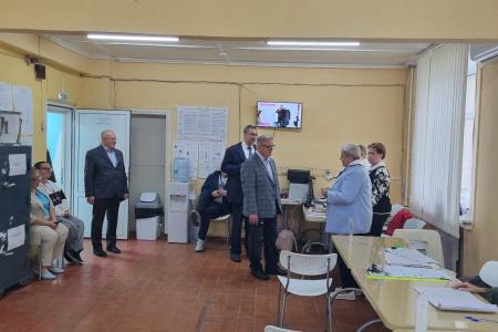 Кандидат в депутаты Государственной Думы, зампред Мособлдумы – руководитель фракции КПРФ Александр Наумов посетил избирательные участки в Ступино