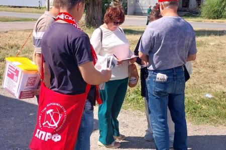 Саратовская область. Балаковские коммунисты продолжают проведение голосования по Народному референдуму на городских улицах