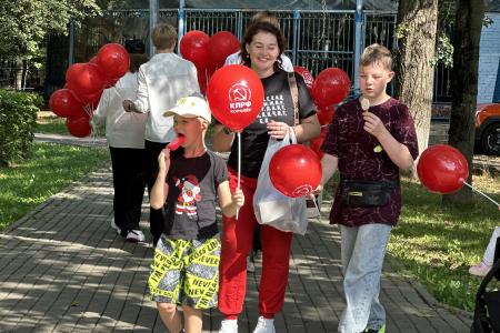 В добрый путь, будущее России: Московский областной комитет КПРФ провел масштабную акцию поддержки школьников и педагогов в День знаний