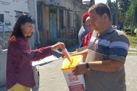 Саратовская область. Балаковские коммунисты продолжают проведение голосования по Народному референдуму на городских улицах