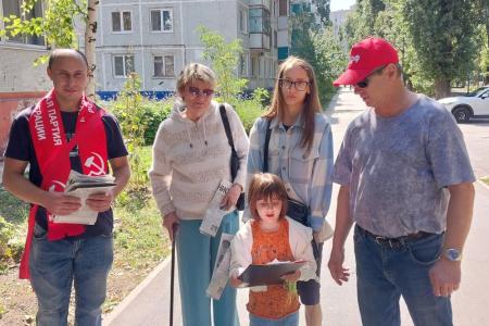 Саратовская область. Балаковские коммунисты продолжают проведение голосования по Народному референдуму на городских улицах