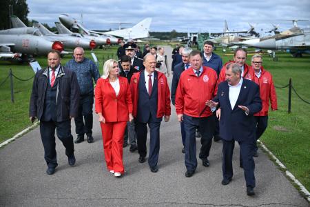 Геннадий Зюганов посетил Центральный музей ВВС в подмосковном Монино