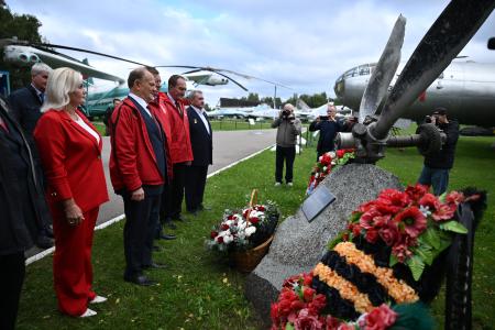 Геннадий Зюганов посетил Центральный музей ВВС в подмосковном Монино