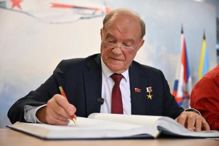 Геннадий Зюганов посетил Центральный музей ВВС в подмосковном Монино