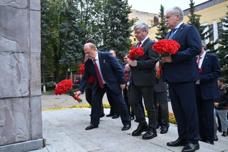 Геннадий Зюганов на Кировском заводе: Без левого народно-патриотического поворота на планете не будет ни мира, ни покоя