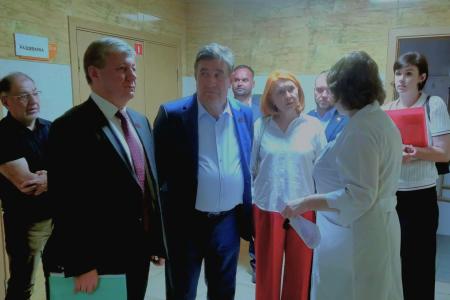 Дмитрий Новиков посетил Ставропольский краевой диагностический центр и концерн «ЭСКОМ»