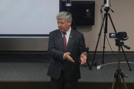 Дмитрий Новиков посетил Ставропольский краевой диагностический центр и концерн «ЭСКОМ»
