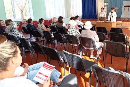 Кандидат в депутаты Госдумы по Калмыцкому одномандатному округу Мигмир Бембеева провела встречи с избирателями в Городовиковском районе