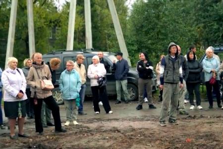 В Новгородской области коммунисты на митинге потребовали отставки главы Окуловского муниципального округа