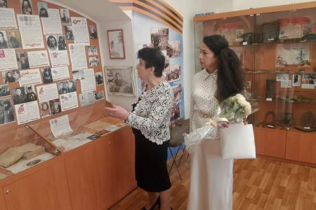 В добрый путь, к новым знаниям: депутат Марина Костина поздравила калужских гимназистов с началом учебного года