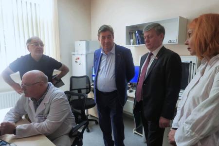 Дмитрий Новиков посетил Ставропольский краевой диагностический центр и концерн «ЭСКОМ»