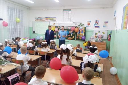 Депутаты-коммунисты поздравили школьников Волгоградской области с Днем знаний