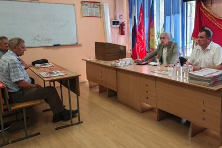 Краснодарский край. Коммунист-депутат Госдумы Н.И. Осадчий провел встречи с избирателями и активом КПРФ в станице Каневской