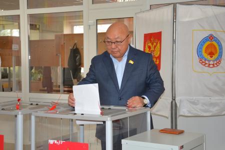 Кандидат в депутаты Госдумы Николай Нуров оценил ход голосования в Калмыкии