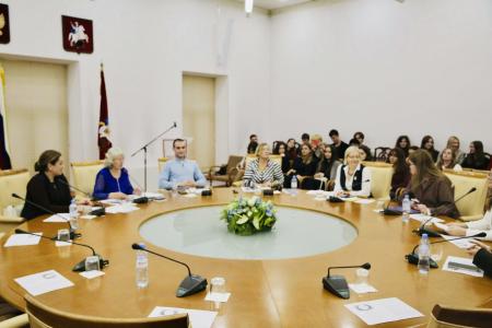 Анастасия Удальцова призвала беречь межнациональное согласие в условиях внешнего давления