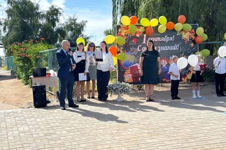 Депутаты-коммунисты поздравили школьников Волгоградской области с Днем знаний