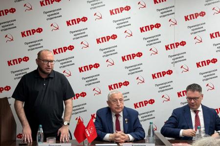 Прямой диалог и Программа Победы: Николай Харитонов, Алексей Корниенко и Анатолий Долгачев провели крупную встречу с жителями Приморья