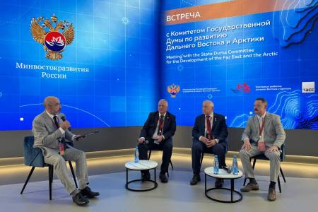 Законодательство на службе человека: Николай Харитонов подвёл итоги работы думского Комитета на полях ВЭФ-2026