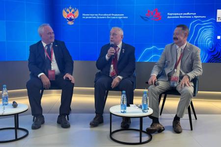 Законодательство на службе человека: Николай Харитонов подвёл итоги работы думского Комитета на полях ВЭФ-2026