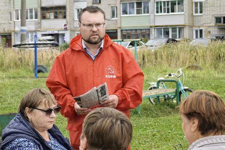 Кандидаты в депутаты Госдумы от КПРФ Александр Бойков и Владимир Любимов провели встречи с жителями Заволжского района Ивановской области