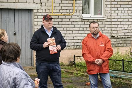Кандидаты в депутаты Госдумы от КПРФ Александр Бойков и Владимир Любимов провели встречи с жителями Заволжского района Ивановской области