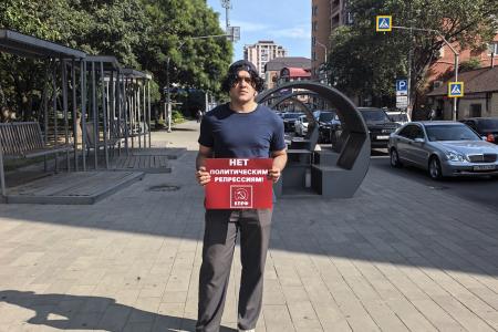 Коммунисты Дагестана выступают в защиту товарищей: пикеты в Махачкале и Дербенте