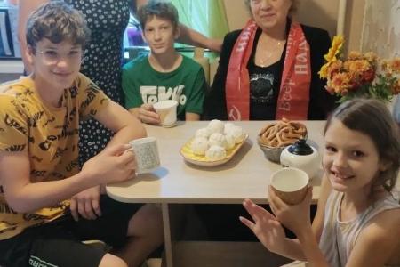 С заботой о будущем: в Подмосковье прошла масштабная благотворительная акция КПРФ и союза «Надежда России» «Помоги собраться в школу»