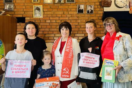 С заботой о будущем: в Подмосковье прошла масштабная благотворительная акция КПРФ и союза «Надежда России» «Помоги собраться в школу»