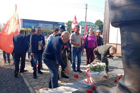 При поддержке Александра Ющенко удалось восстановить памятник Ленину в Стерлибашево