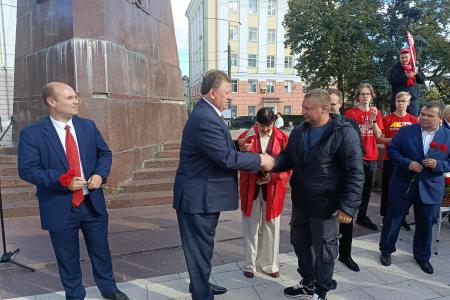 Рязанская область. Владимир Кашин возложил цветы к памятнику В.И. Ленину