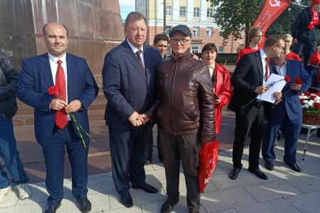 Рязанская область. Владимир Кашин возложил цветы к памятнику В.И. Ленину