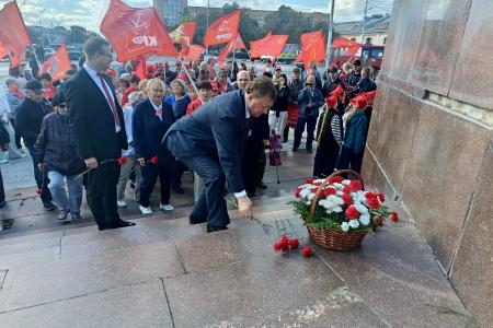 Рязанская область. Владимир Кашин возложил цветы к памятнику В.И. Ленину