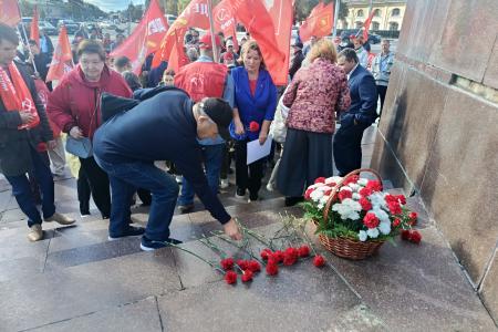 Рязанская область. Владимир Кашин возложил цветы к памятнику В.И. Ленину