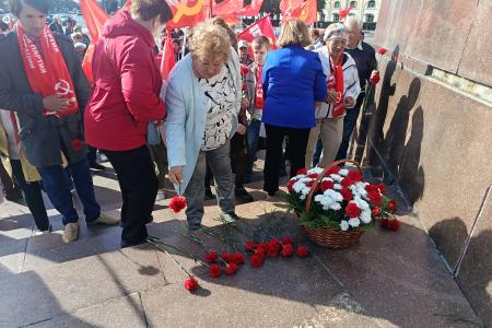 Рязанская область. Владимир Кашин возложил цветы к памятнику В.И. Ленину