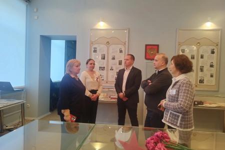Санкт-Петербург. Кандидаты в депутаты Госдумы С.А. Аниховский и Е.В. Михайлов посетили избирательные участки Колпинского района