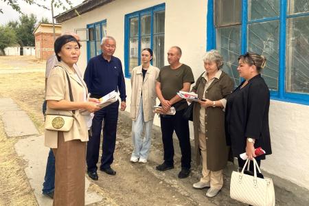 Кандидат в депутаты Госдумы от КПРФ Мигмир Бембеева провела встречи с избирателями в Целинном районе Калмыкии