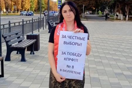 Коммунисты Кабардино-Балкарии продолжили серию одиночных пикетов, в знак солидарности с товарищами, несправедливо отстраненными от участия в выборах