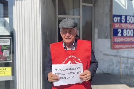 Коммунисты Кабардино-Балкарии продолжили серию одиночных пикетов, в знак солидарности с товарищами, несправедливо отстраненными от участия в выборах