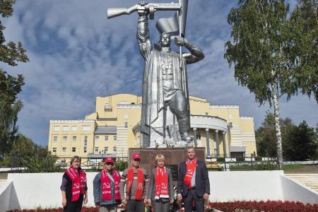 Коммунисты Пермского края приняли участие в памятном возложении цветов, посвящённом Дню Победы над милитаристской Японией и окончания Второй мировой войны